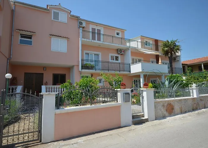 Apartments And Room Zinka
